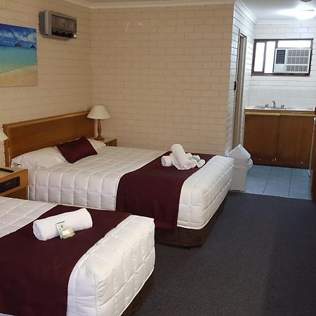 Tabourie Lake Motor Inn Quarto foto